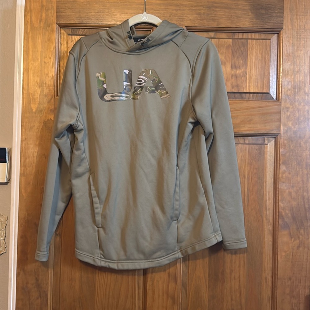 Men’s under armor lightweight hoodie.